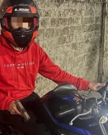Tiene 16 años y era el líder de una banda que robaba motos a repartidores a punta de pistola 