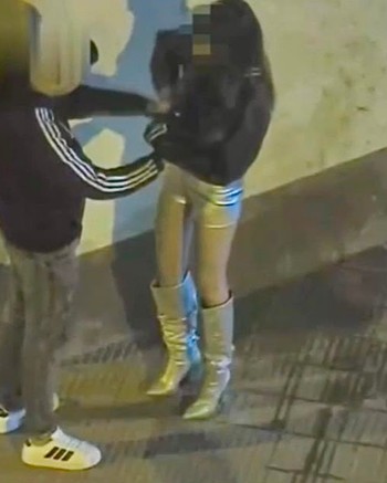 Una adolescente de 16 años llevaba un arma en la cintura y 36 envoltorios de cocaína