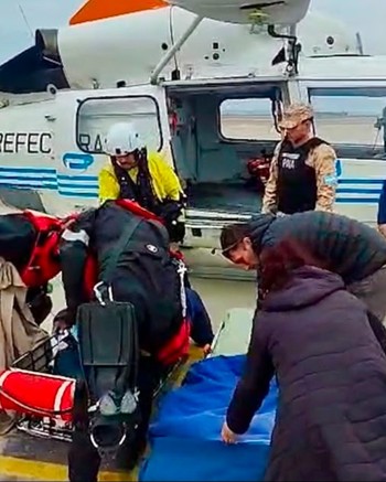 Operativo contrarreloj para rescatar a un pescador a 400 kilómetros de la costa que no podía respirar