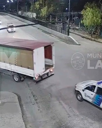 Un camión como “Caballo de Troya” y una narco con tobillera que manejaba un búnker