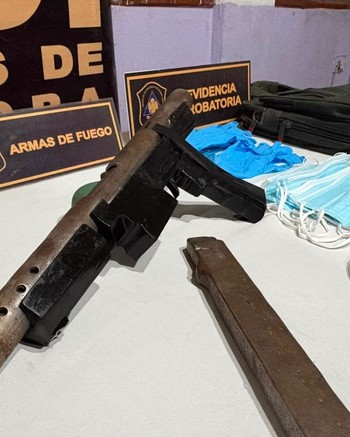 Le pusieron una ametralladora casera en la nuca, le dispararon a su papá y se fugaron con $50 mil pesos