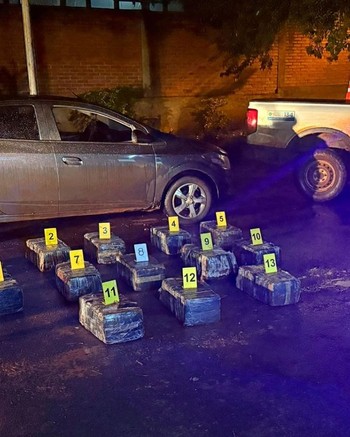 Evadieron un control de Gendarmería y se fugaron por un camino de tierra con 231 kilos de marihuana