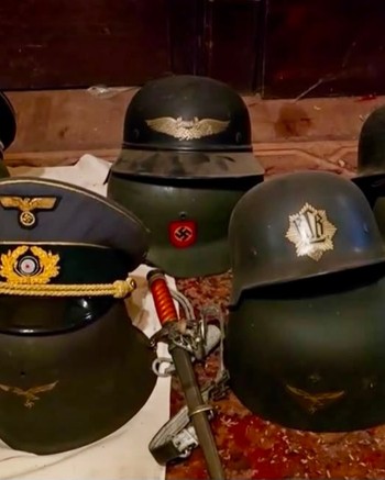 Un jubilado de 89 años se descompensó y en su casa encontraron fusiles, ametralladoras y símbolos nazis