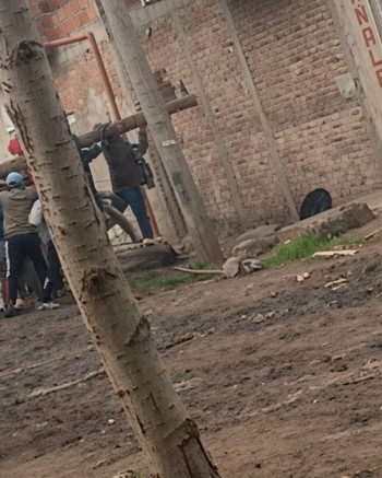 Viven con miedo, pero decidieron enfrentarse a los narcos: vecinos demolieron un búnker de droga 