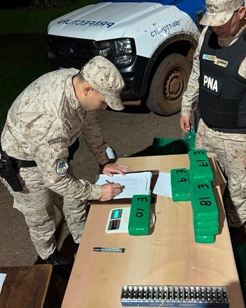 Descargaron 236 kilos de marihuana en un puerto oculto sobre el Río Uruguay: secuestraron 891 millones en droga