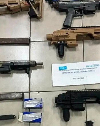 Tiroteo, persecución y dos heridos: secuestraron tres kit roni para convertir pistolas en subfusiles