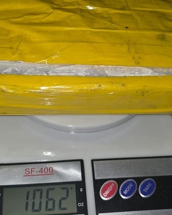 Un “trapito” se movía en un auto con una boliviana y llevaban más de un kilo de cocaína 