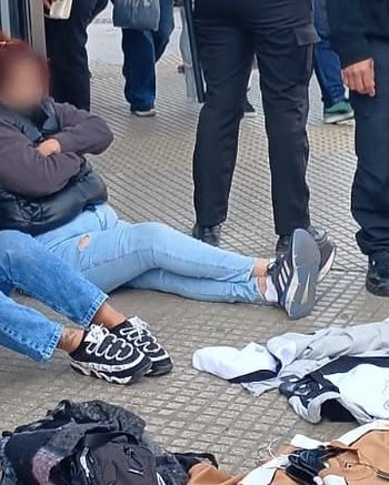 Mecheras distraían a las vendedoras de los locales de ropa y robaban de todo 