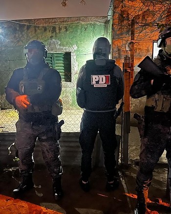 Guerra narco: amenazas para usurpar viviendas, cocaína y un arma en el placard 