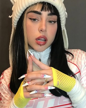 “Si me inventan un novio más, voy a matar a un paparazzi”: Nicki Nicole adelantó un tema musical inédito e invitó a Ángela Torres a colaborar