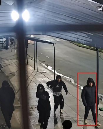 Iba con su novia, cuatro pibes chorros intentaron asaltarlos y balearon al joven de 18 años