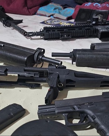 Ametralladoras y 30 kilos de droga en un tanque de agua: cayó la banda de "El Loco César"