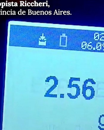 Manejaba por la Riccheri tomando cerveza y con 2,56 gramos de alcohol: multa de $5 millones 