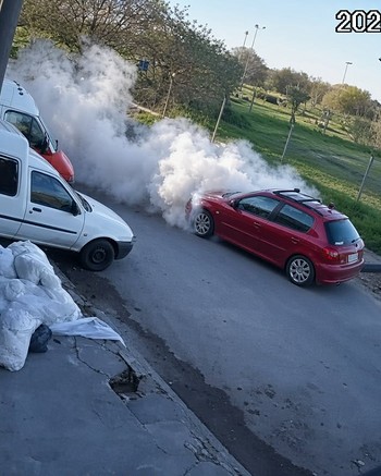 Tienen entre 14 y 16 años, robaron un auto y lo destrozaron al chocar mientras escapaban