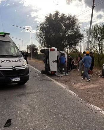 Manejaba con 2,41 de alcohol, cruzó la ruta a fondo y chocó a una Amarok: una familia está grave