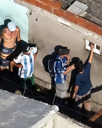Hacían fila para comprar pasta base, tusi y ketamina: cayó una mujer que atendía por una ventanita