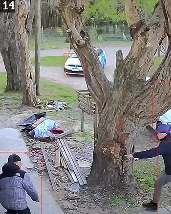 Vecinos denunciaron que vendían droga, les rompieron la puerta a patadas y no encontraron nada