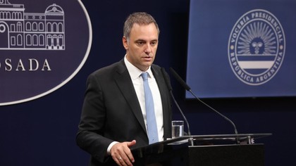 “Milei cree que Santiago Caputo debe tener un rol formal": Manuel Adorni confirmó que el presidente planea cambios en su Gabinete