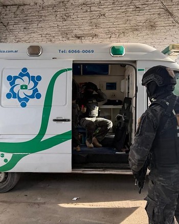 Policías llegaron en una ambulancia a un búnker narco, los sorprendieron con cocaína y pasta base