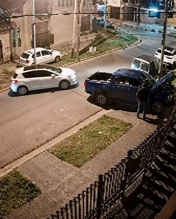 Intentaron robarle el auto, aceleró para escapar, atropelló y mató a un ladrón de 25 años