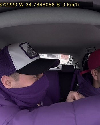 Le dispararon desde el auto para robárselo y una cámara grabó todo lo que hablaban los ladrones