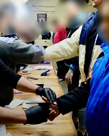 Camionetas, motos y custodia en las dos cárceles: así es el operativo para trasladar a 1500 presos de Devoto a Marcos Paz