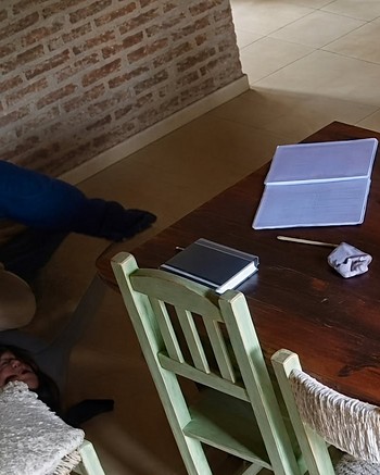 Le pegaron piñas a una mujer para robarle un millón de pesos y la camioneta con su perro