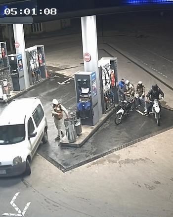 "La plata o te mato": motochorros asaltaban estaciones de servicio y robaron más de 30 celulares 