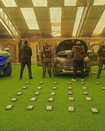 Dos “mulas” viajaban de Jujuy a Salta con 35 kilos de cocaína escondidos en un doble fondo de la camioneta