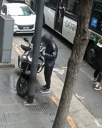 Un ladrón tiktoker robaba motos, subía videos a las redes y se burlaba de las víctimas