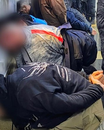 El motín en la alcaidía por dentro: el robo al policía rehén, 5 horas de tensión y un TV en la celda