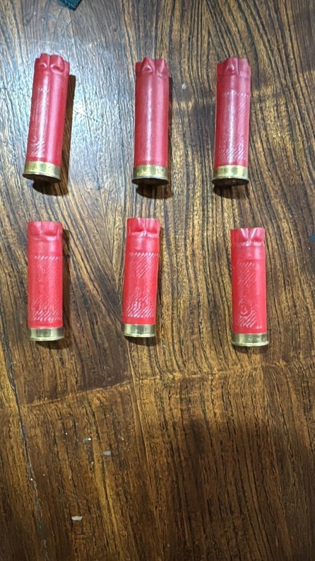 Un ciudadano chino disparaba desde el balcón de su casa con un pistolón y lo redujeron con una Taser